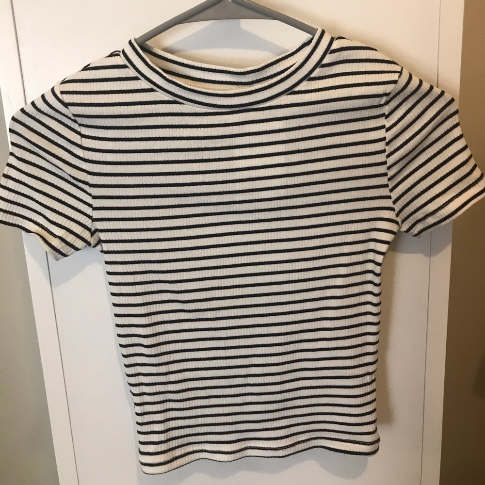 NWT Black and white striped cropped baby t shirt